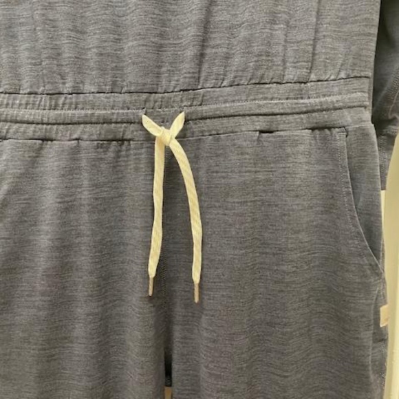 VUORI Lux Long Sleeve V-Neck Jogger Jumpsuit Midnight Heather Blue - Picture 6 of 10